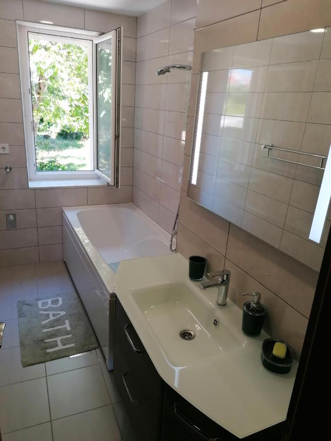 Apartment "B" 50 M From The Beach Zadar Exteriér fotografie